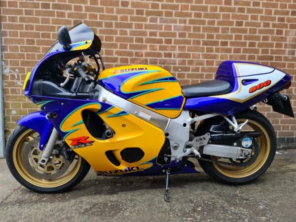 Suzuki GSXR600 Y SRAD '2000 model' Only 14220 Miles - Image 10