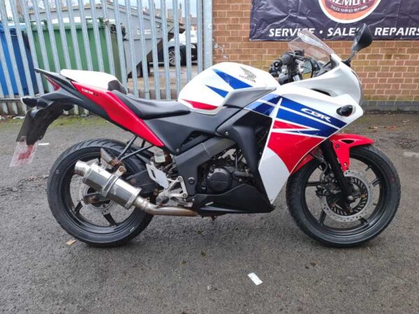 Honda CBR125 R-F '2014' HPI clear, New tyres/pads/discs/Chain & sprockets (Copy)