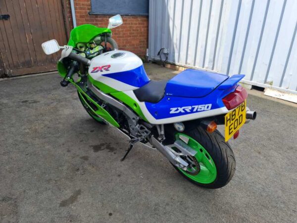 Kawasaki ZXR750 J1 '1991' - Image 12
