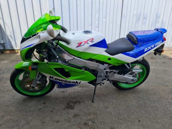 Kawasaki ZXR750 J1 '1991' - Image 16