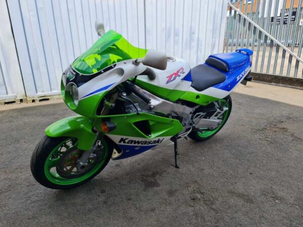 Kawasaki ZXR750 J1 '1991' - Image 18